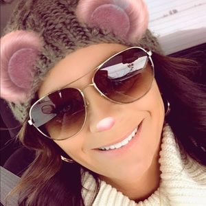 Meet your Posher, Sherry